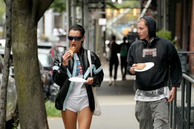 bella-hadid-favourite-food-is-pizza