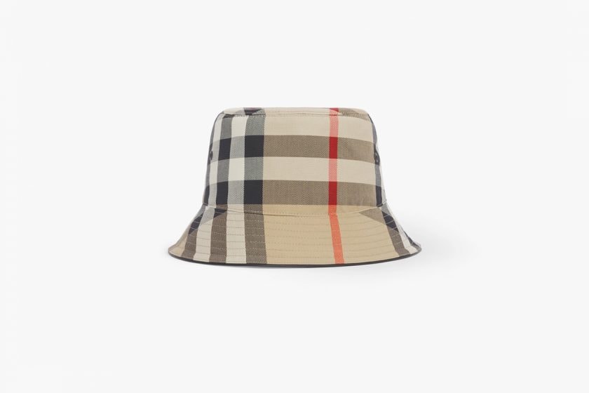 jun ji hyun burberry airport fashion style lola bag trench coat bucket hat items