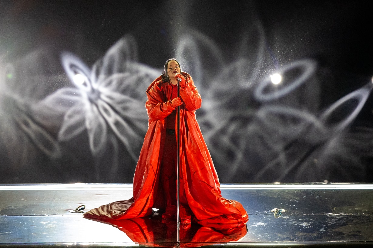 Rihanna Super Bowl ASAP Rocky 超級盃 Maison Alaia Loewe MM6 Maison Margiela Salomon Messika Jewelry
