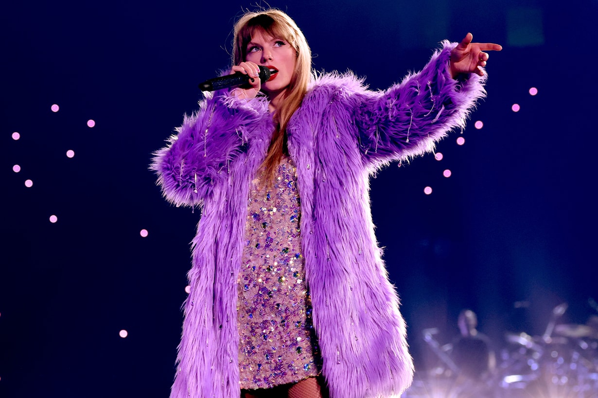 taylor-swift-shows-love-for-blackpink-on-first-night-of-the-eras-tour
