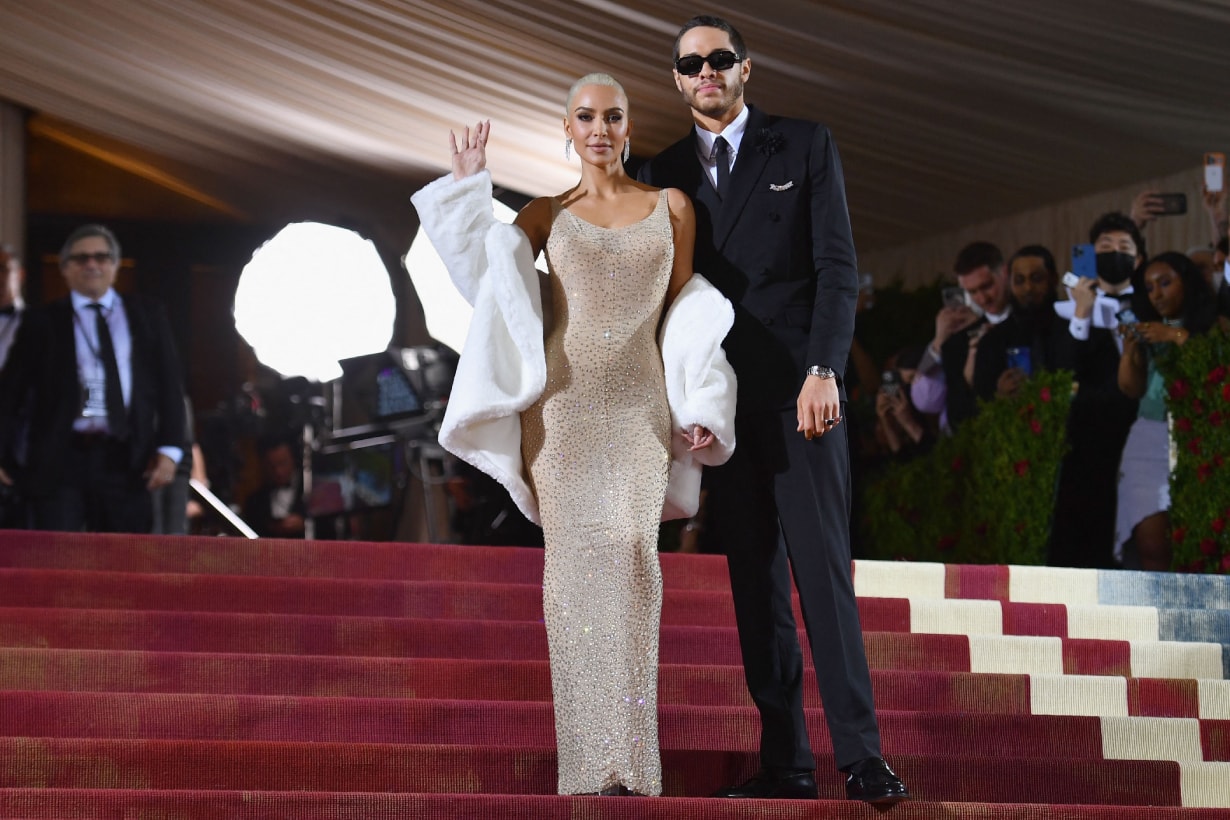Met Gala Kim Kardashian Kris Kardashian Kylie Jenner Kendall Jenner Khloe Kardashian Kourtney Kardashian 時尚家族