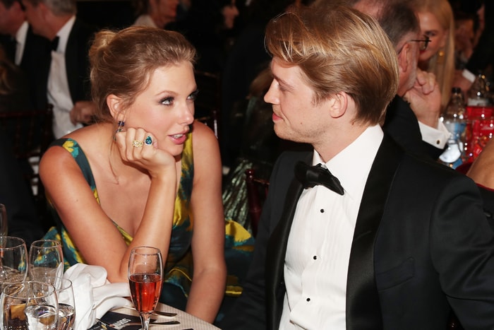 Taylor Swift 與 Joe Alwyn 結束長達 6 年的戀情長跑，粉絲們表示「再也不相信愛情了⋯⋯」