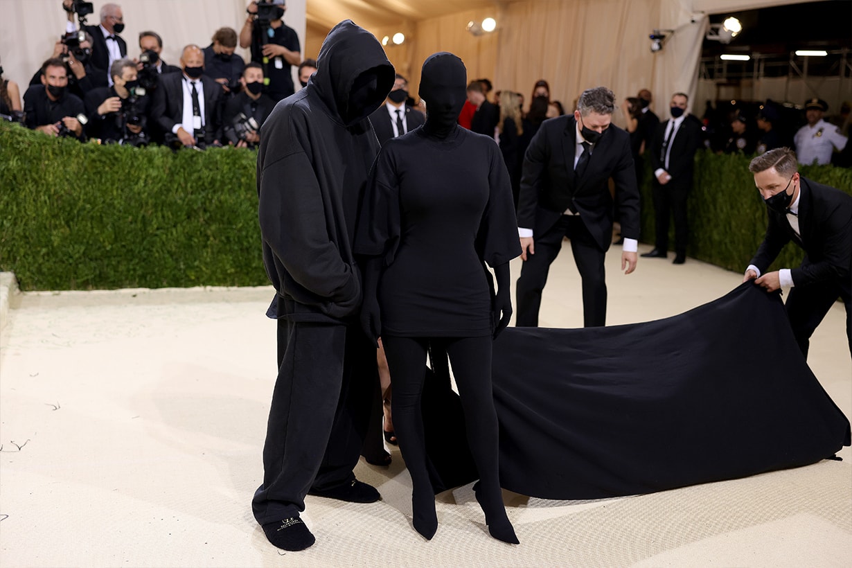 kanye west wife Bianca censori recreated Kim kardashian met gala 2021 look