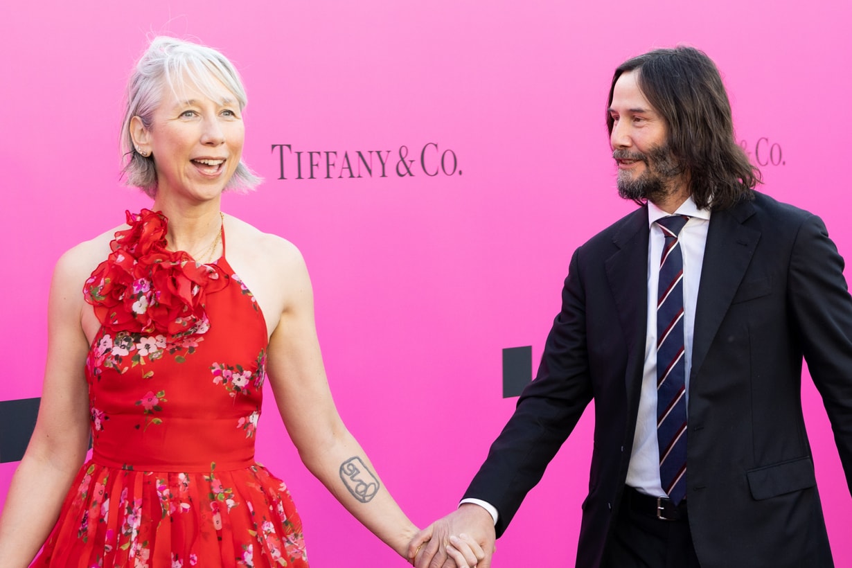 Keanu Reeves Alexandra Grant kiss MOCA gala couple goal 2023