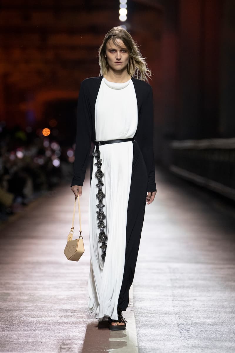 Louis Vuitton 首爾的 2023 早秋大秀瘋狂洗版,到底發生了多少好玩的事?