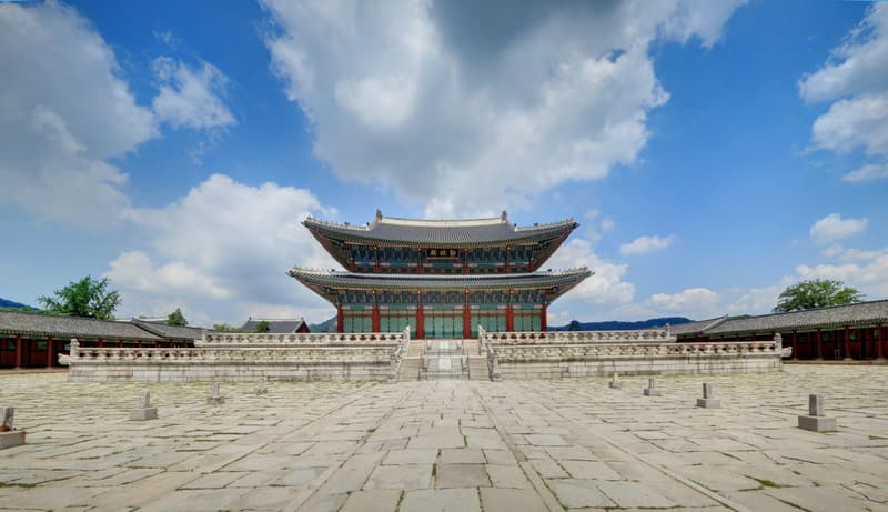 Gucci 2024 pre spring show seoul gyeongbokgung palace