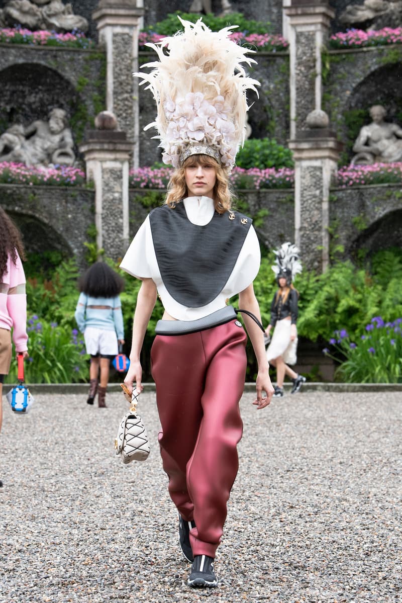 Louis Vuitton 2024 pre-spring fashion show runway