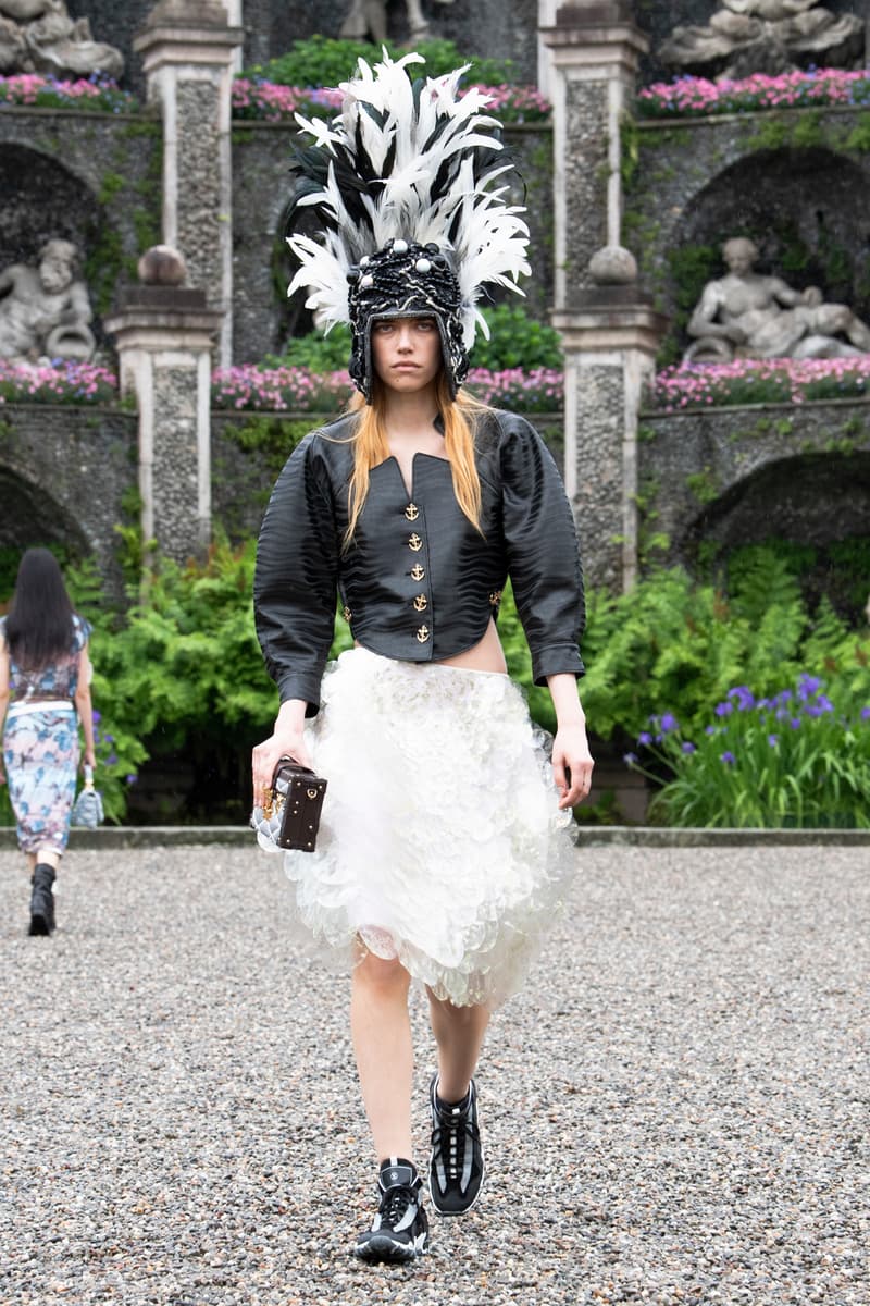 Louis Vuitton 2024 pre-spring fashion show runway