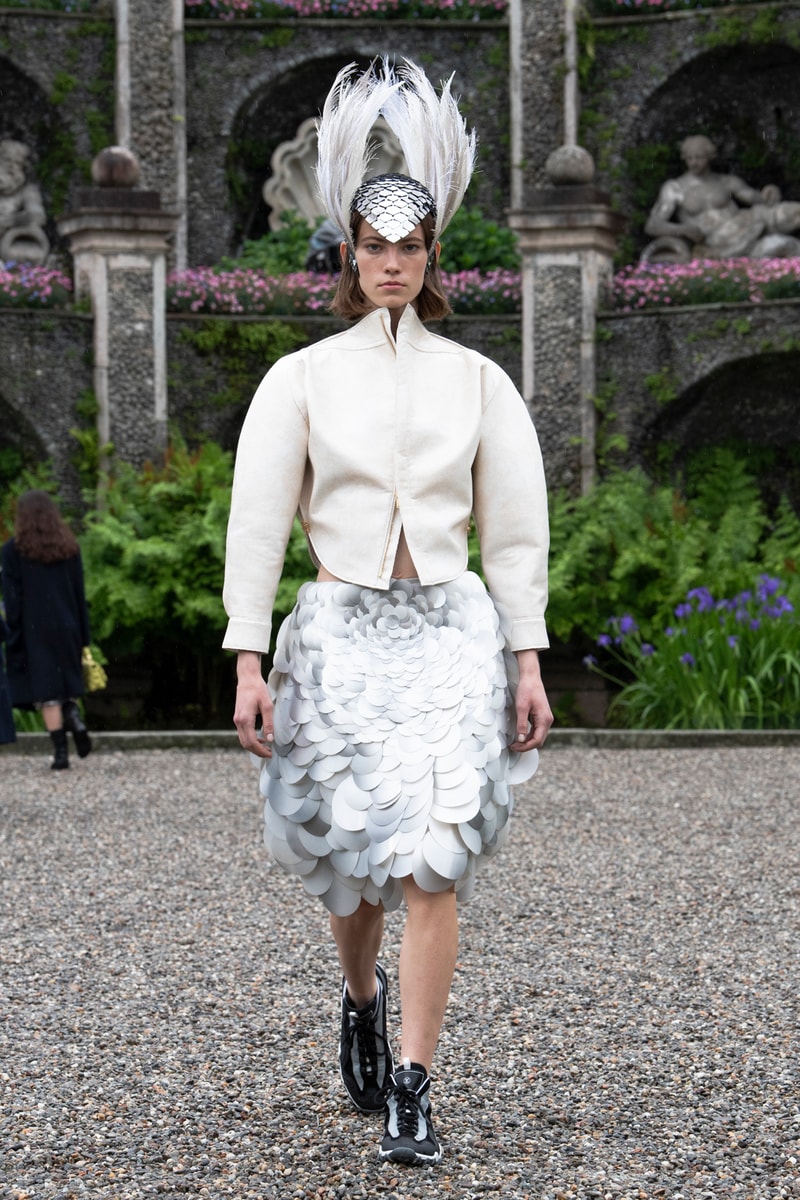 Louis Vuitton 2024 pre-spring fashion show runway