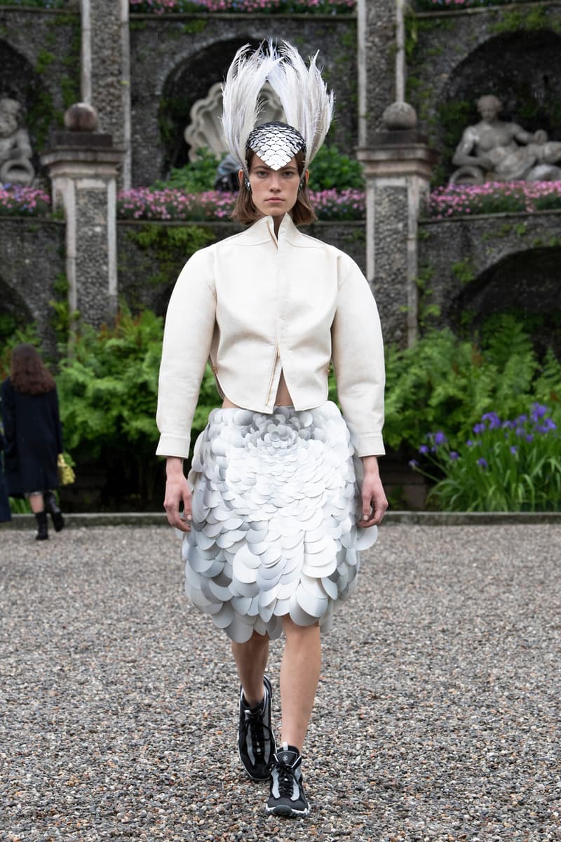 Louis Vuitton 2024 pre-spring fashion show runway