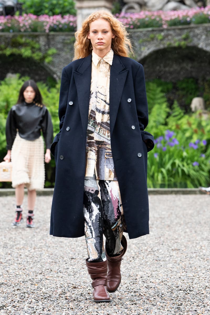 Louis Vuitton 2024 pre-spring fashion show runway