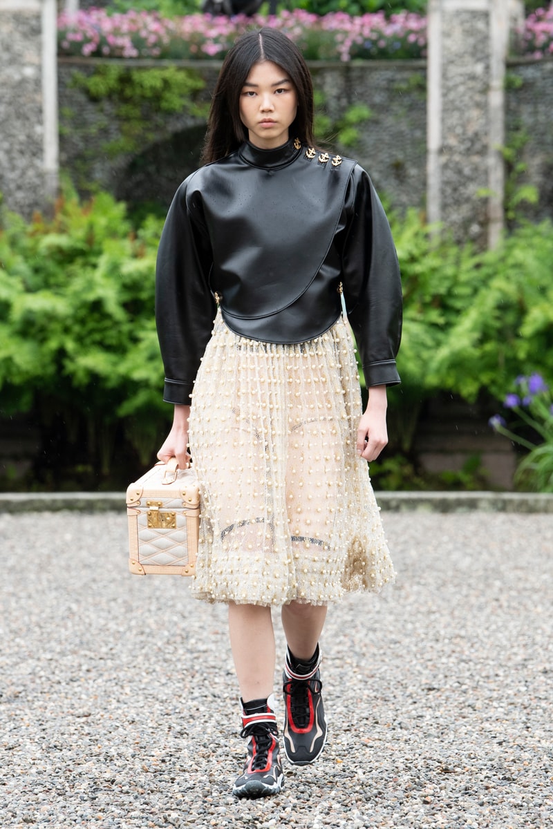 Louis Vuitton 2024 pre-spring fashion show runway