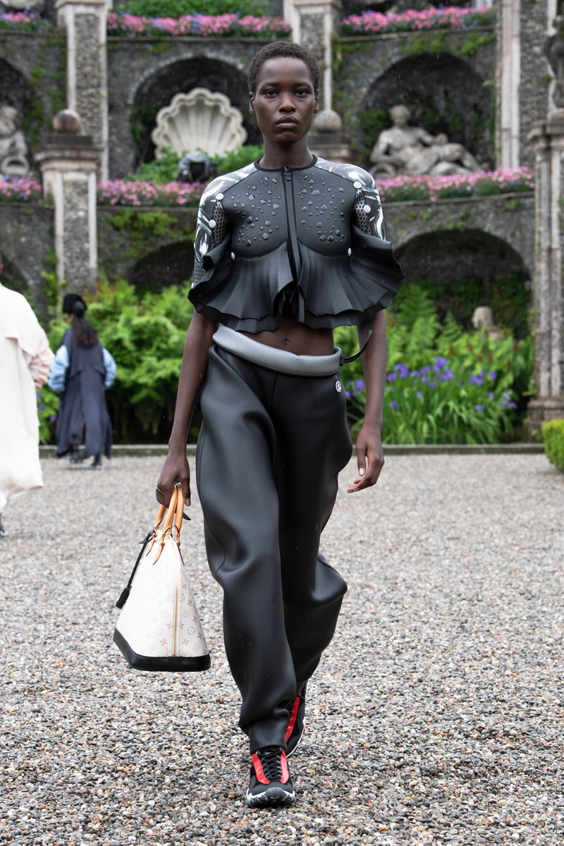 Louis Vuitton 2024 pre-spring fashion show runway
