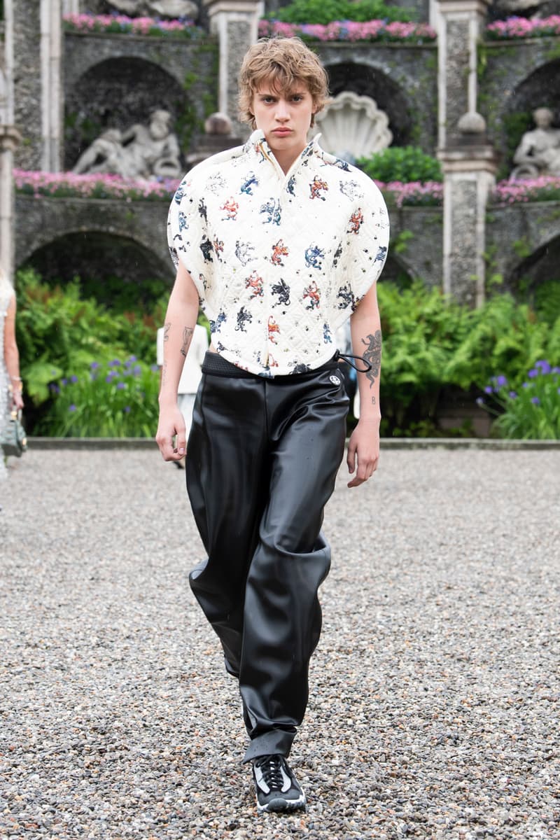 Louis Vuitton 2024 pre-spring fashion show runway