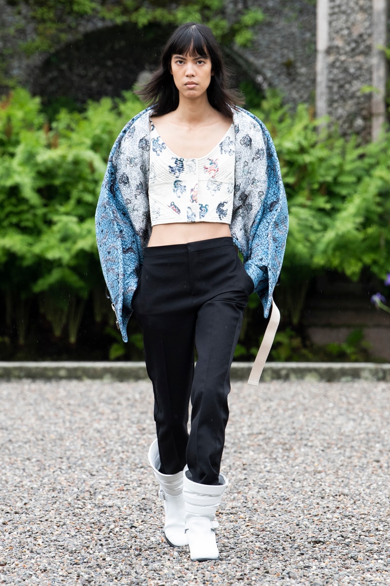 Louis Vuitton 2024 pre-spring fashion show runway