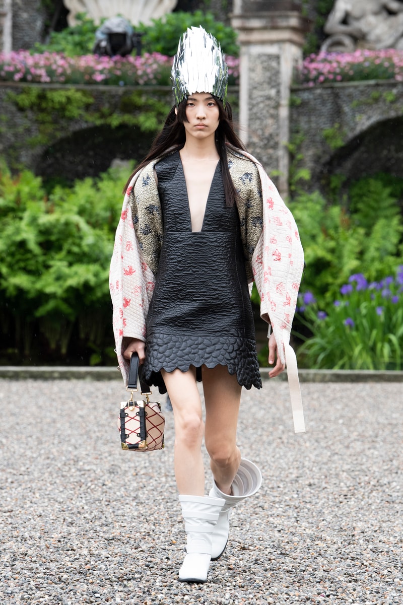 Louis Vuitton 2024 pre-spring fashion show runway