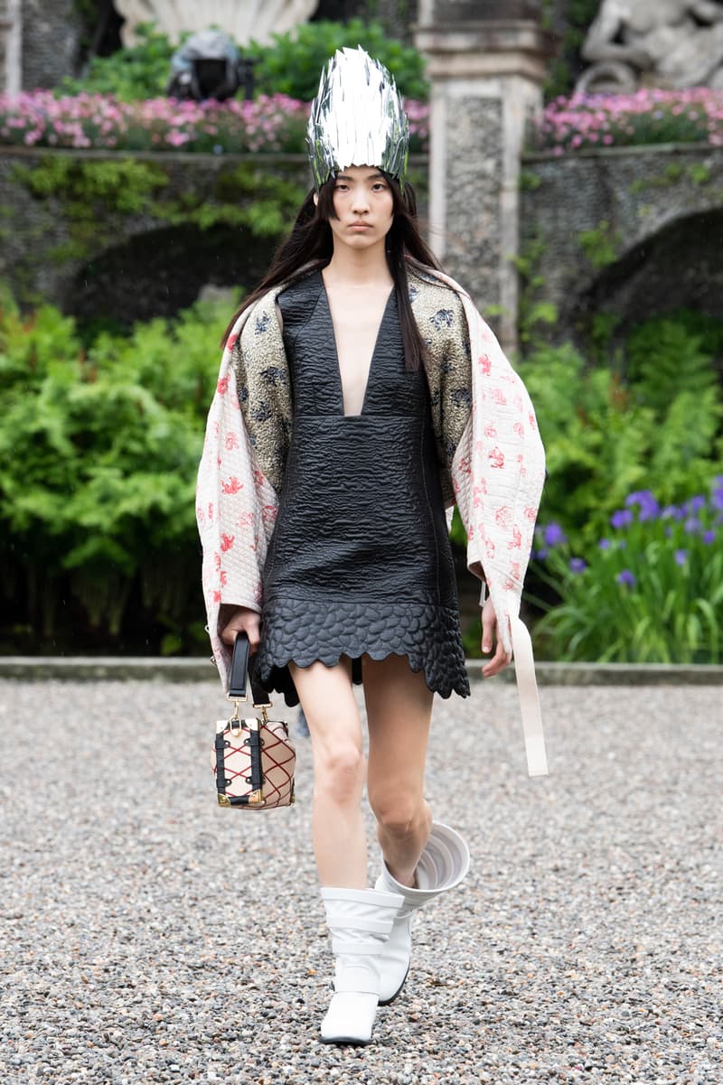 Louis Vuitton 2024 pre-spring fashion show runway