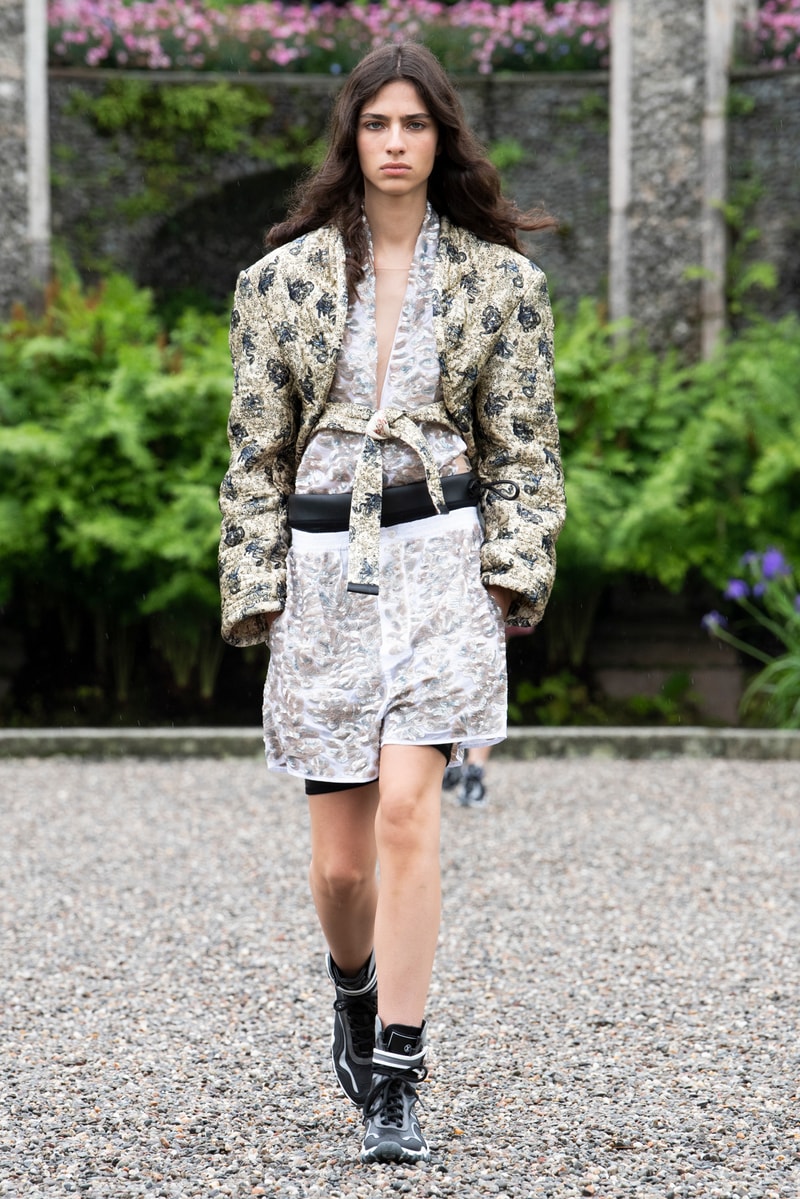 Louis Vuitton 2024 pre-spring fashion show runway