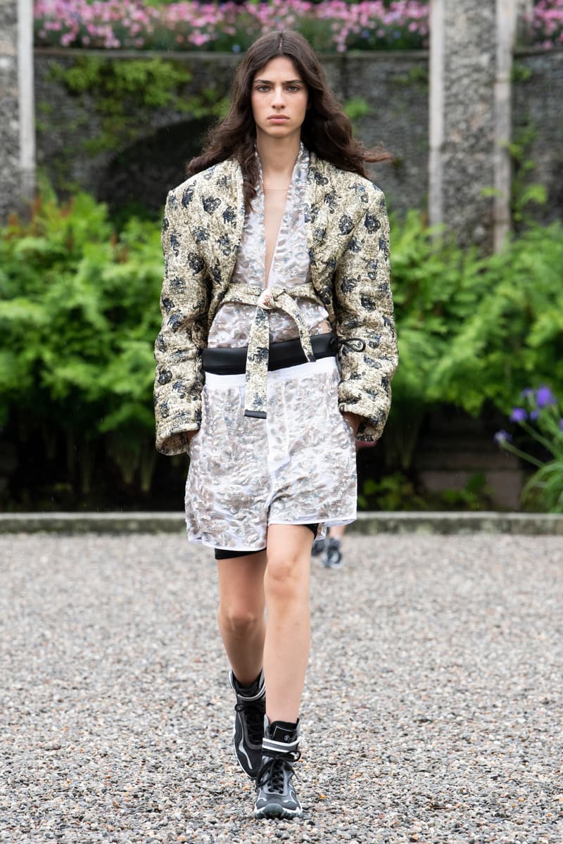 Louis Vuitton 2024 pre-spring fashion show runway