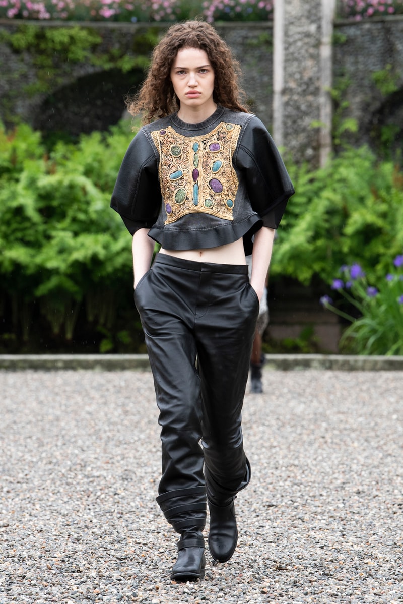 Louis Vuitton 2024 pre-spring fashion show runway