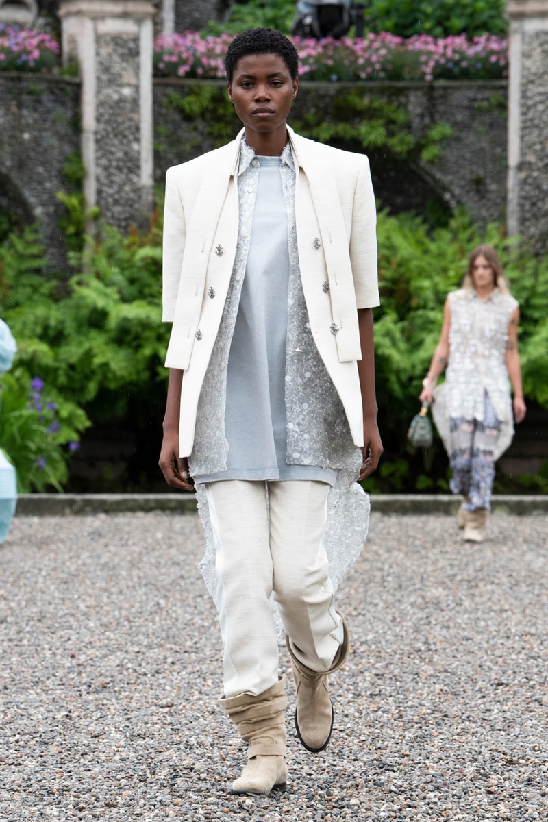 Louis Vuitton 2024 pre-spring fashion show runway