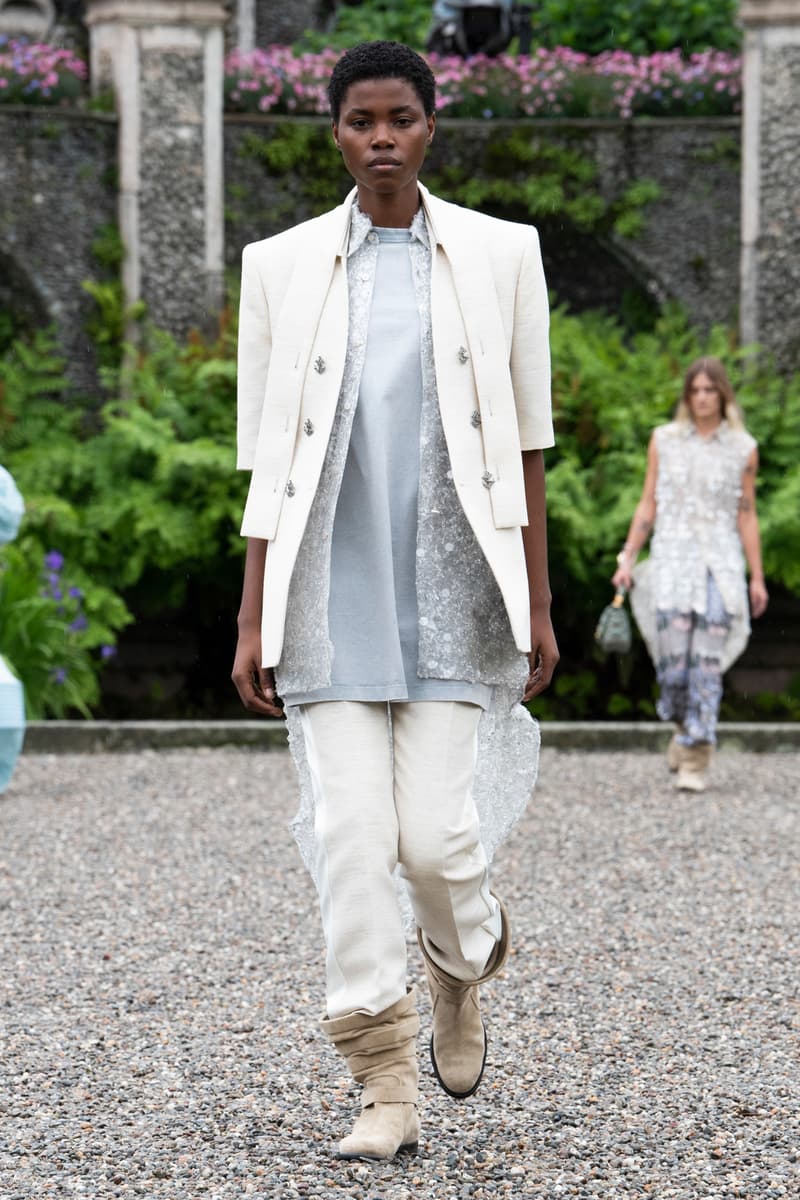 Louis Vuitton 2024 pre-spring fashion show runway