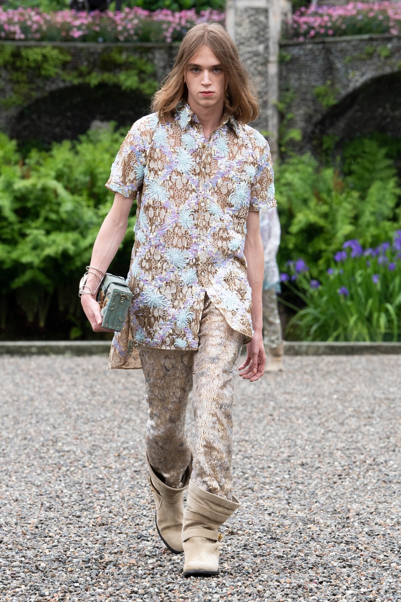 Louis Vuitton 2024 pre-spring fashion show runway