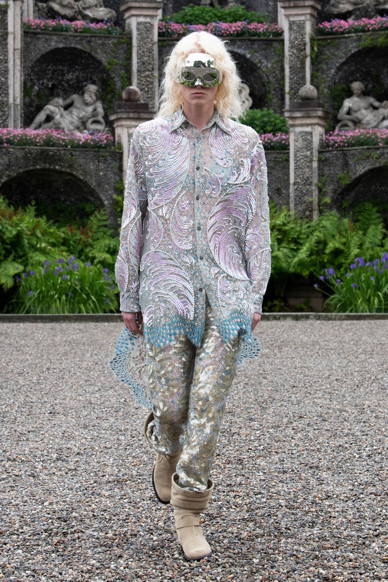 Louis Vuitton 2024 pre-spring fashion show runway