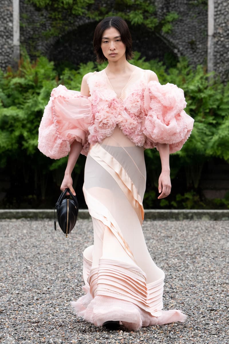 Louis Vuitton 2024 pre-spring fashion show runway