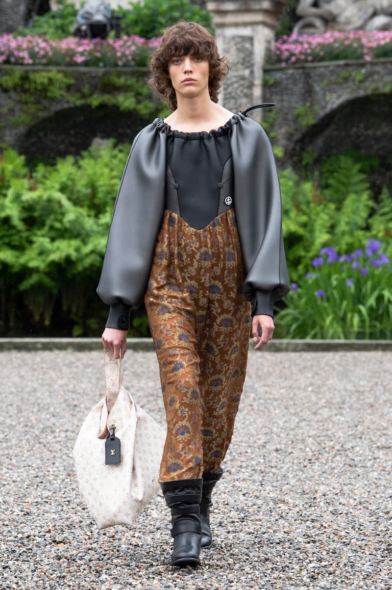 Louis Vuitton 2024 pre-spring fashion show runway