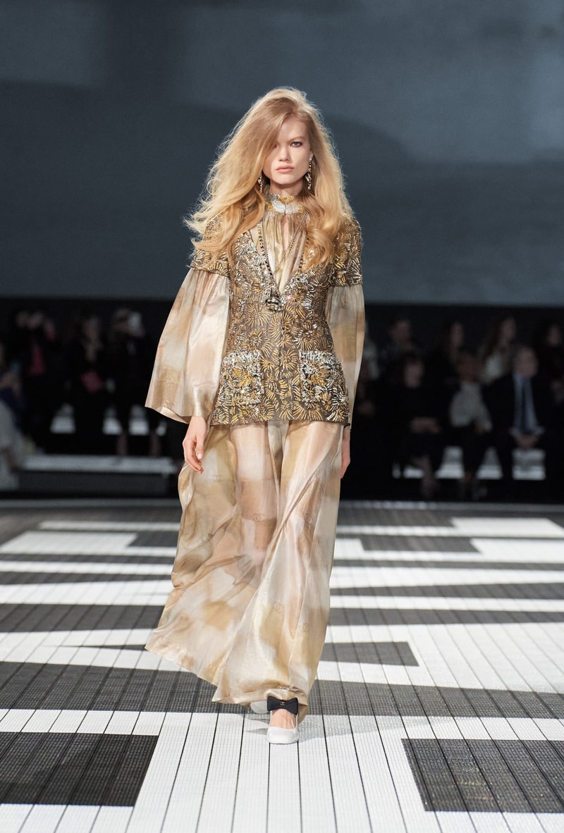 chanel 2024 Cruise fashion show runway
