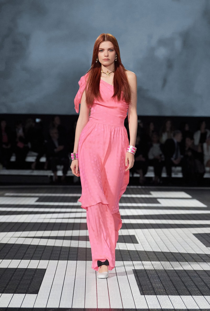 chanel 2024 Cruise fashion show runway