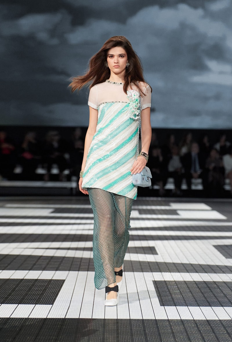 chanel 2024 Cruise fashion show runway