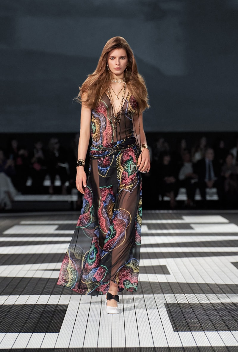 chanel 2024 Cruise fashion show runway