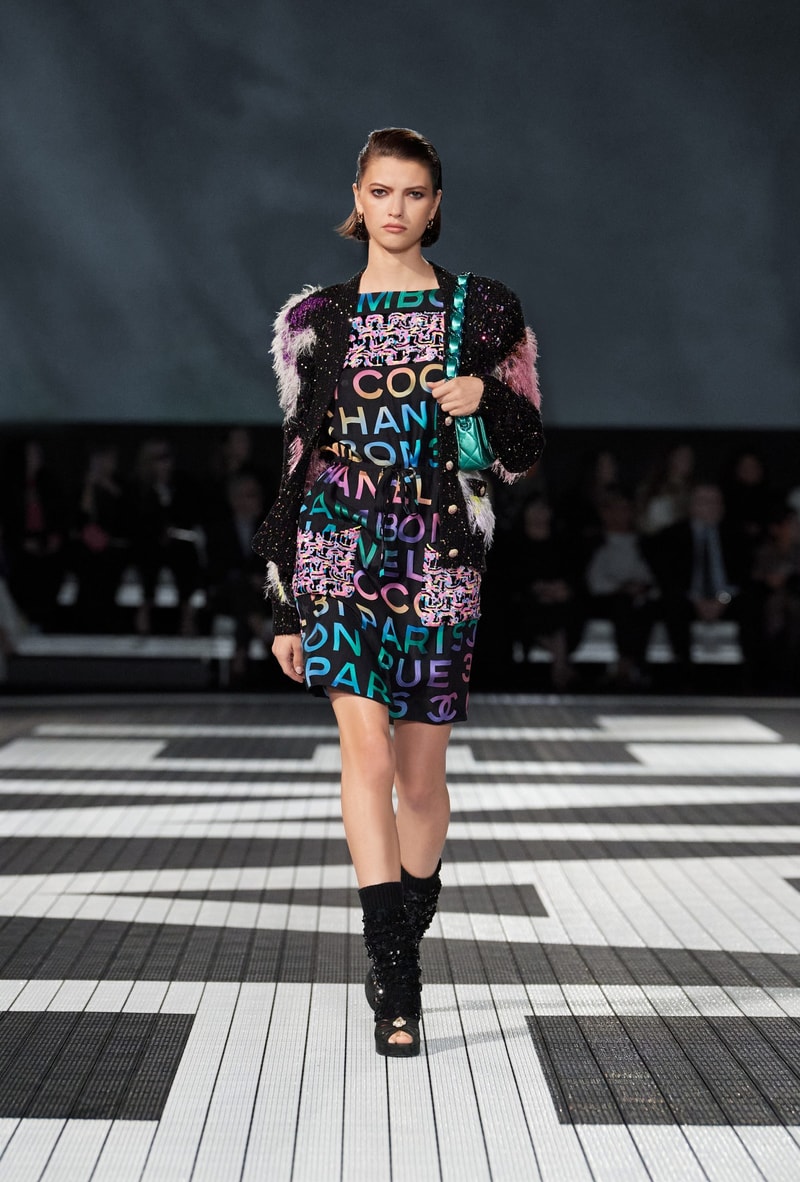 chanel 2024 Cruise fashion show runway