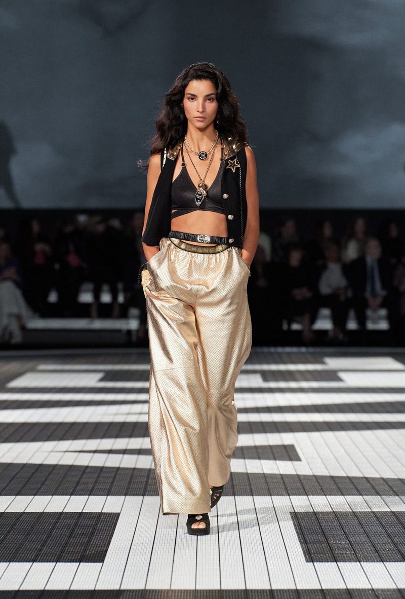 chanel 2024 Cruise fashion show runway
