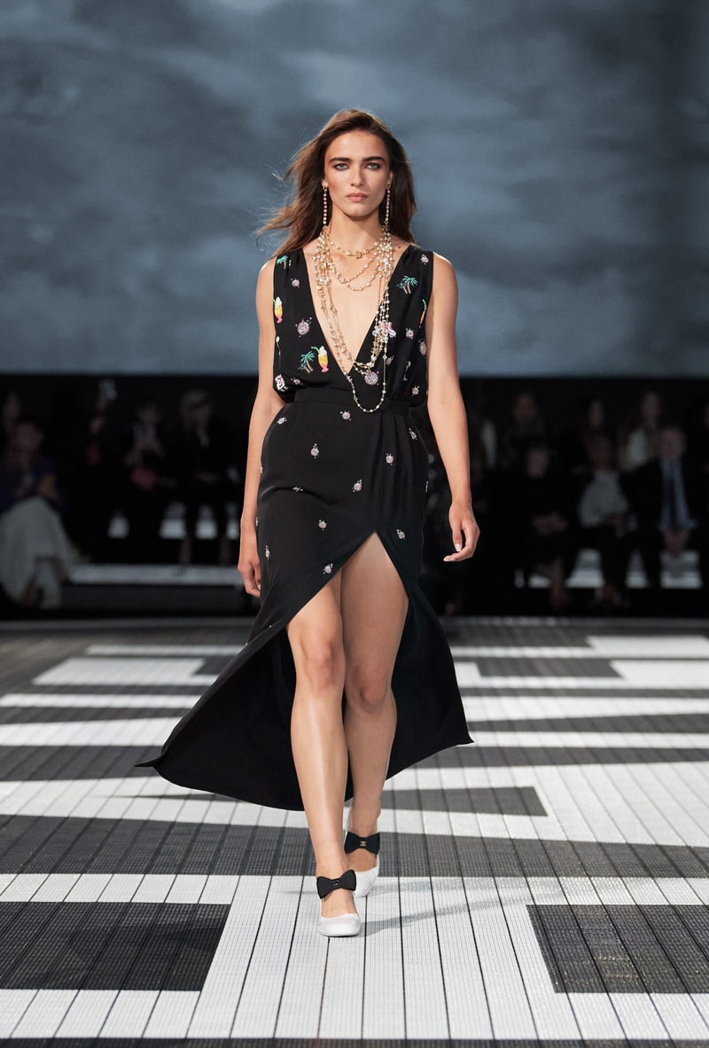 chanel 2024 Cruise fashion show runway