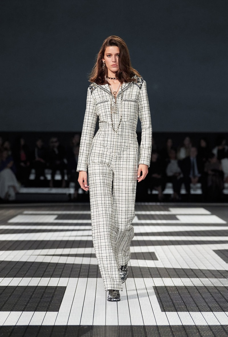 chanel 2024 Cruise fashion show runway