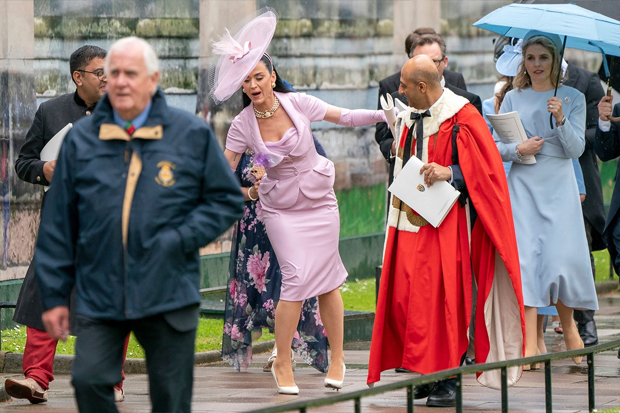 katy Perry being lost king Charles iii coronation twitter memes
