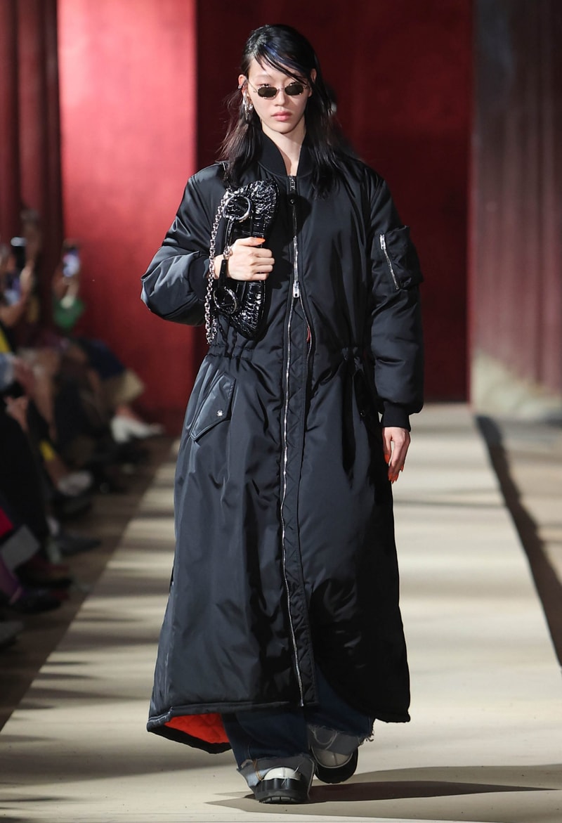 Gucci 2024 pre-spring fashion show runway 