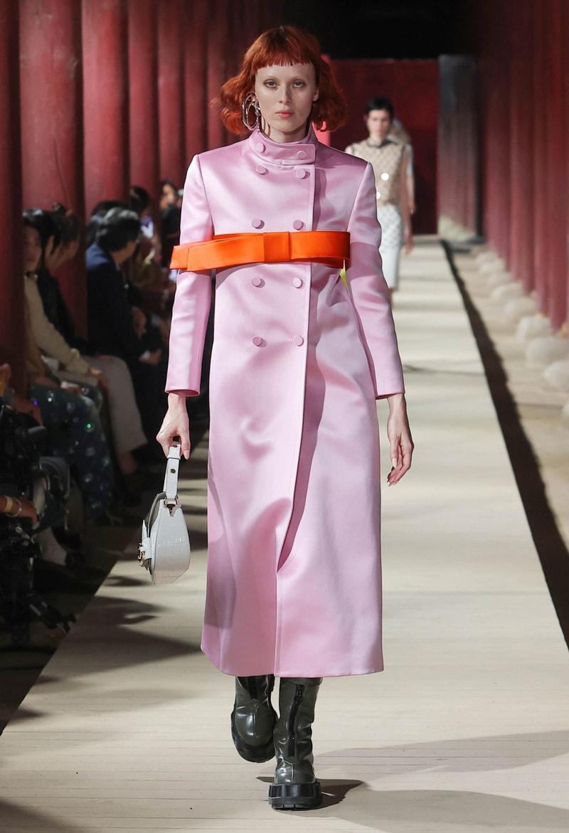 Gucci 2024 pre-spring fashion show runway 
