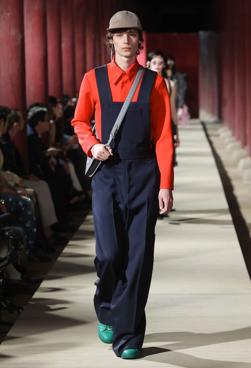Gucci 2024 pre-spring fashion show runway 