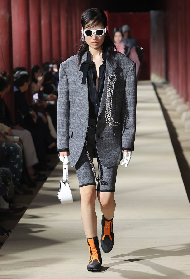 Gucci 2024 pre-spring fashion show runway 