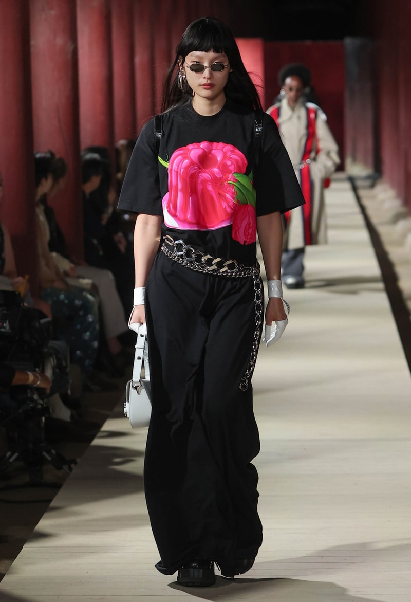 Gucci 2024 pre-spring fashion show runway 