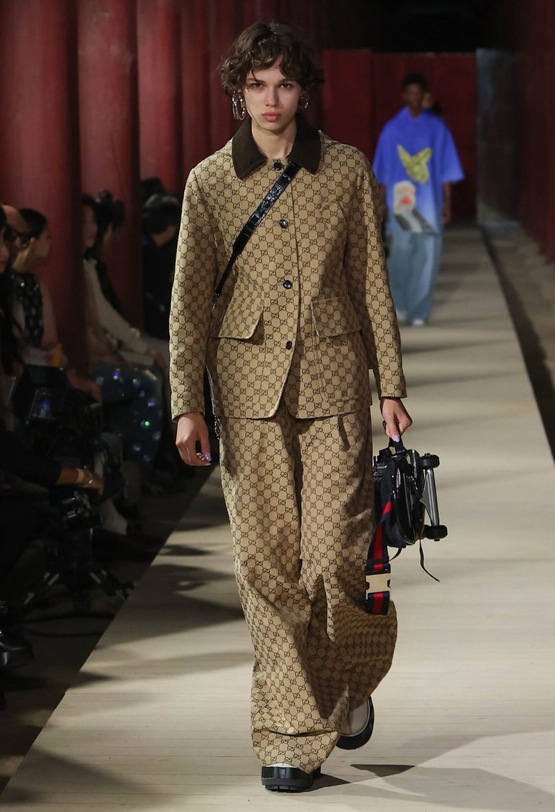 Gucci 2024 pre-spring fashion show runway 