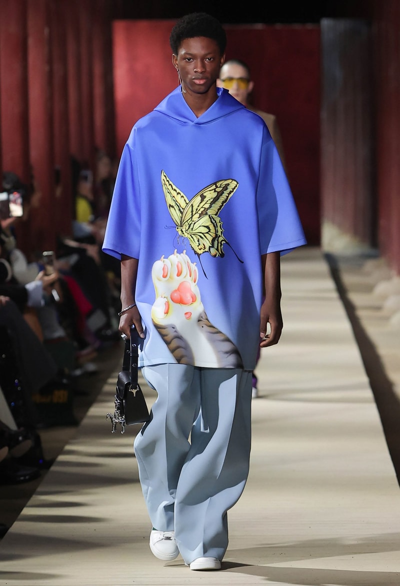 Gucci 2024 pre-spring fashion show runway 