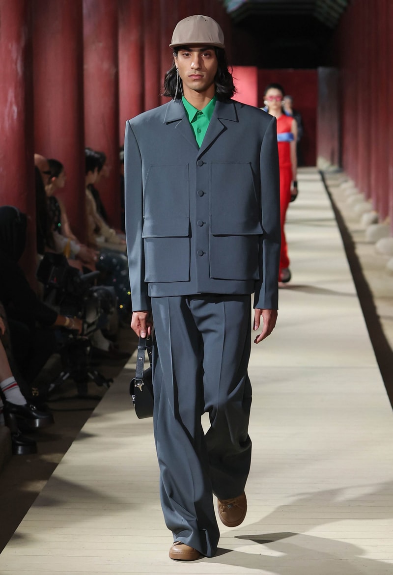 Gucci 2024 pre-spring fashion show runway 
