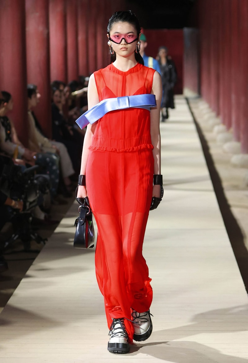 Gucci 2024 pre-spring fashion show runway 