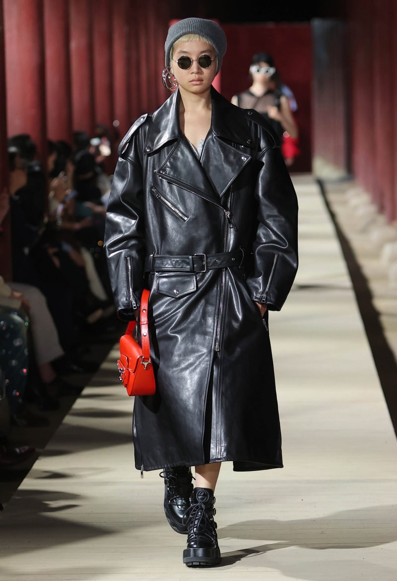 Gucci 2024 pre-spring fashion show runway 