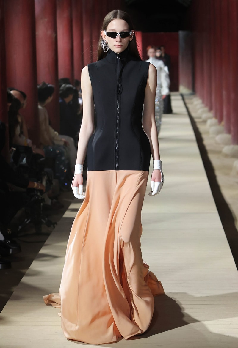 Gucci 2024 pre-spring fashion show runway 